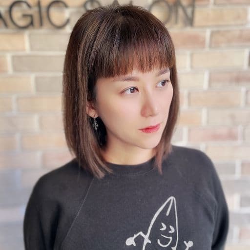 女生中長髮、短瀏海、女生染髮