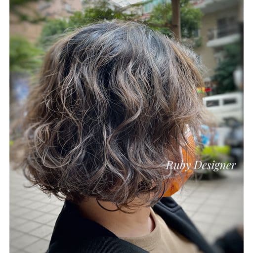 女生中長髮、女生染髮、漂色