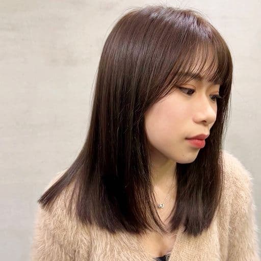 女生中長髮、短瀏海、女生染髮