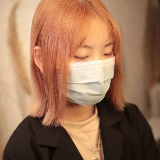 女生中長髮、短瀏海、女生染髮