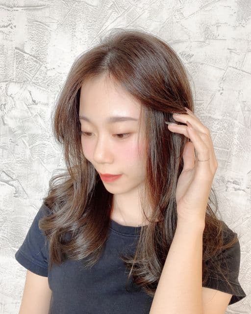 女生中長髮、長瀏海、女生染髮