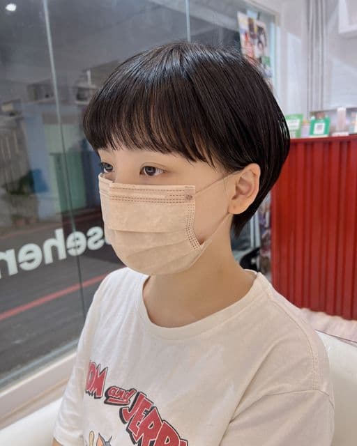 女生短髮、短瀏海、鵝蛋臉