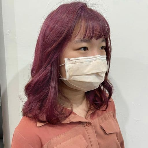 女生中長髮、短瀏海、女生染髮