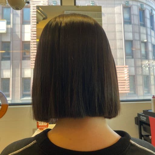 女生中長髮、長瀏海、油性頭皮