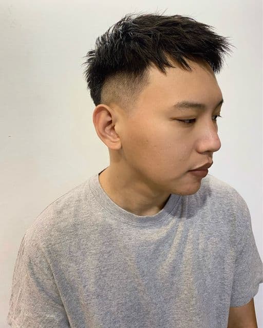 男生短髮、短瀏海、圓臉