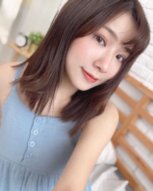 女生中長髮、短瀏海、女生染髮