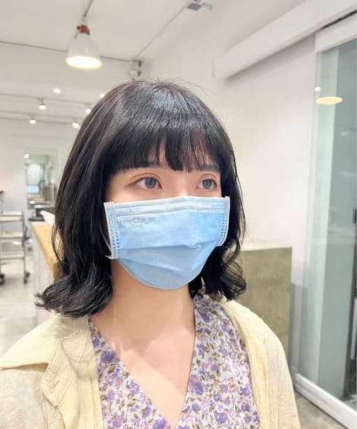 女生中長髮、短瀏海、女生染髮