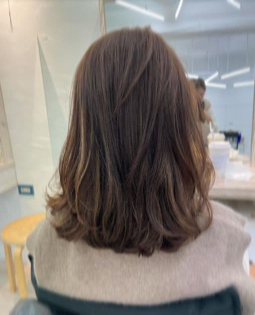 女生中長髮、長瀏海、女生燙髮