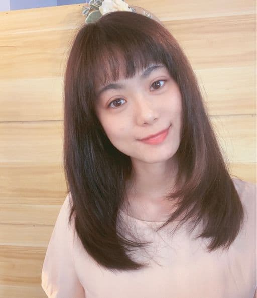 女生中長髮、短瀏海、女生染髮