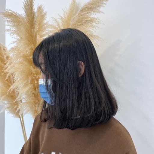 女生中長髮、短瀏海、女生燙髮