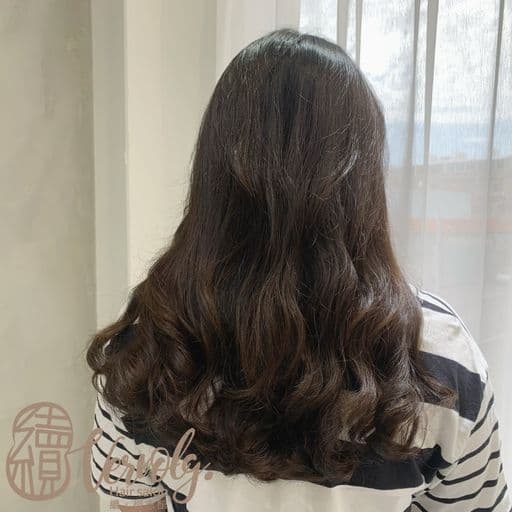 女生中長髮、短瀏海、女生染髮