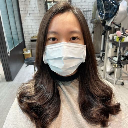 女生長髮、長瀏海、油性頭皮