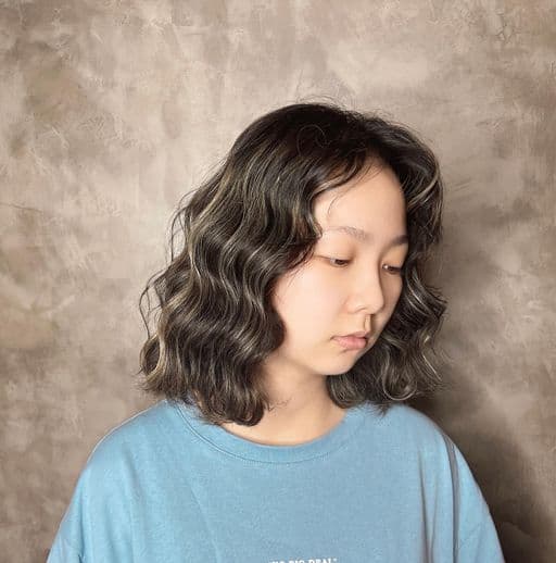 女生中長髮、長瀏海、女生燙髮