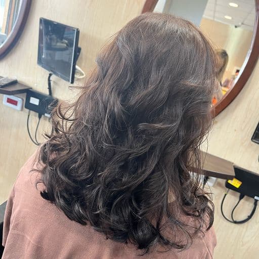 女生中長髮、長瀏海、女生染髮