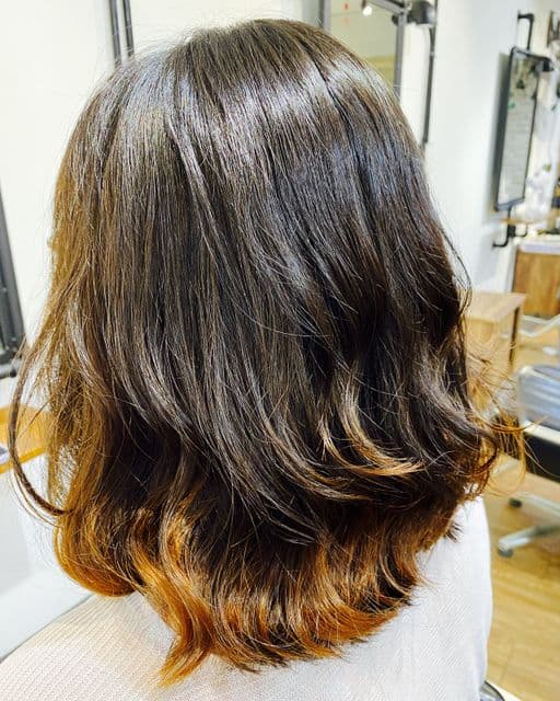 女生中長髮、短瀏海、女生燙髮