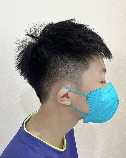 男生短髮、鵝蛋臉、油性頭皮