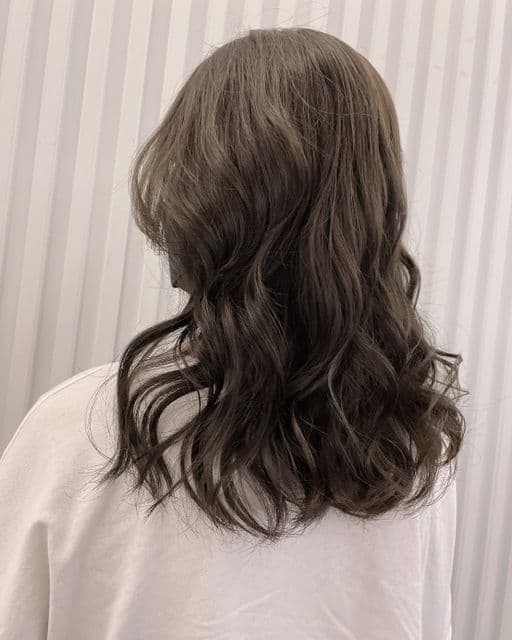 女生中長髮、女生染髮、不用漂髮