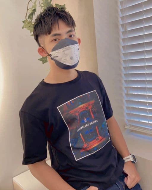 男生短髮、短瀏海、長臉