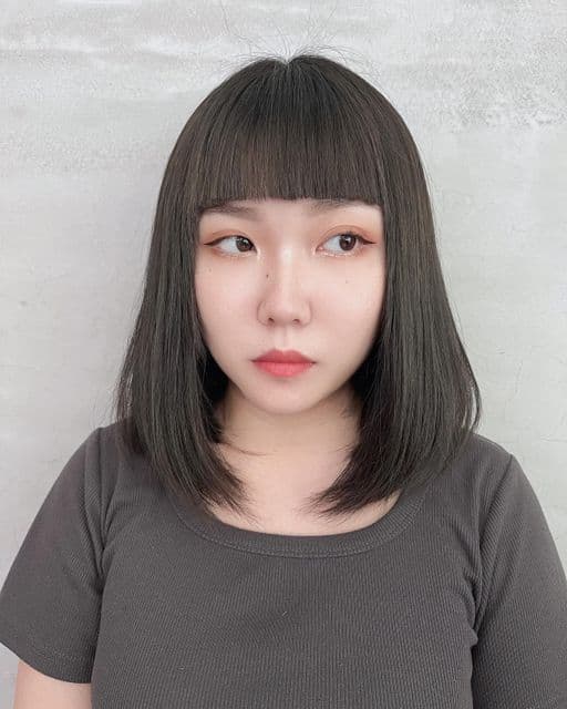 女生中長髮、撩耳齊短髮、齊平短髮