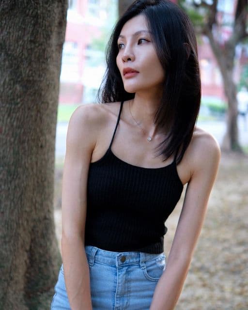 女生中長髮、長瀏海、方臉