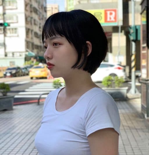 女生短髮、短瀏海、圓臉