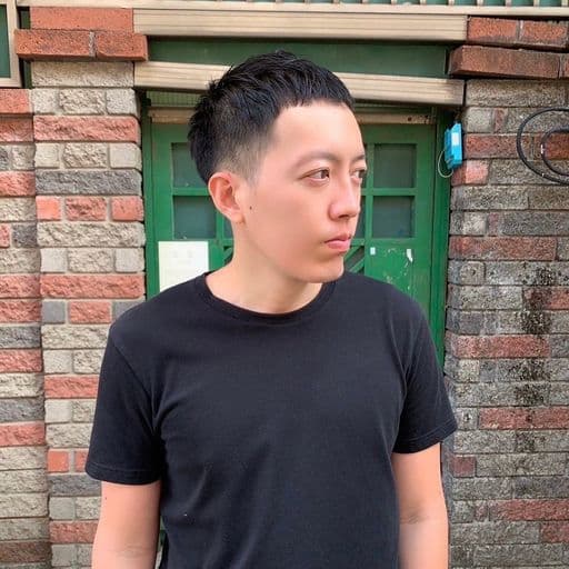 男生短髮、短瀏海、長臉