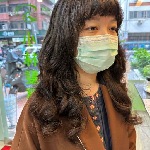 女生長髮、短瀏海、女生燙髮