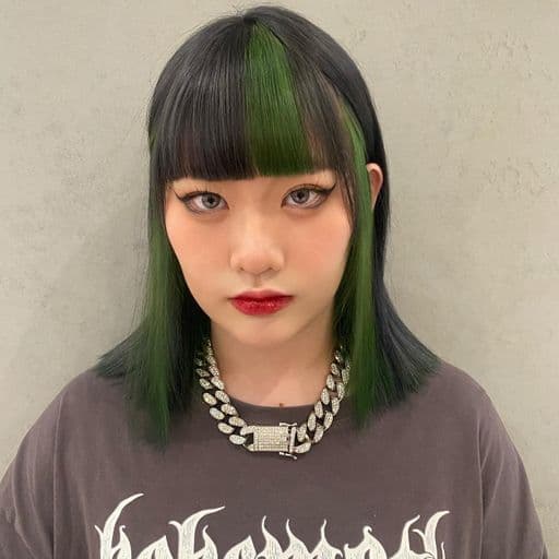 女生中長髮、短瀏海、女生染髮