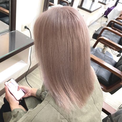 女生中長髮、短瀏海、鵝蛋臉