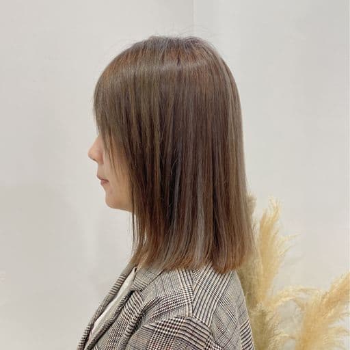 女生中長髮、短瀏海、女生染髮