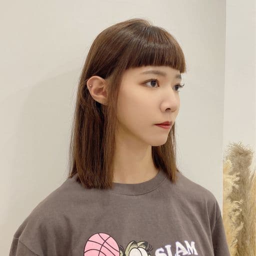 女生中長髮、短瀏海、女生染髮