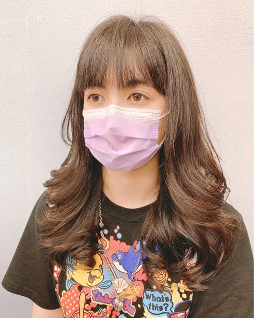 女生長髮、短瀏海、圓臉