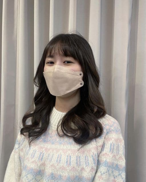女生中長髮、短瀏海、女生燙髮