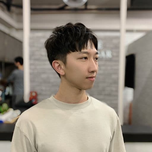 男生短髮、短瀏海、長臉