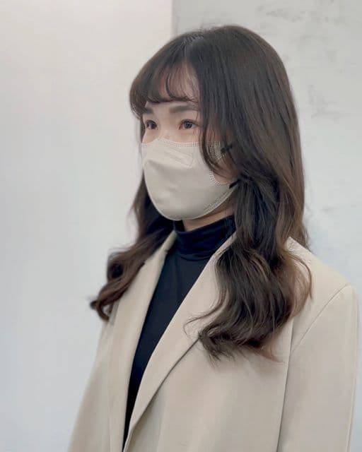 女生中長髮、短瀏海、女生燙髮