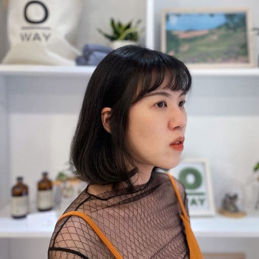 女生中長髮、短瀏海、長臉