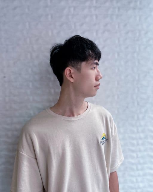 男生短髮、短瀏海、長臉