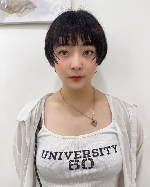 女生短髮、短瀏海、鵝蛋臉