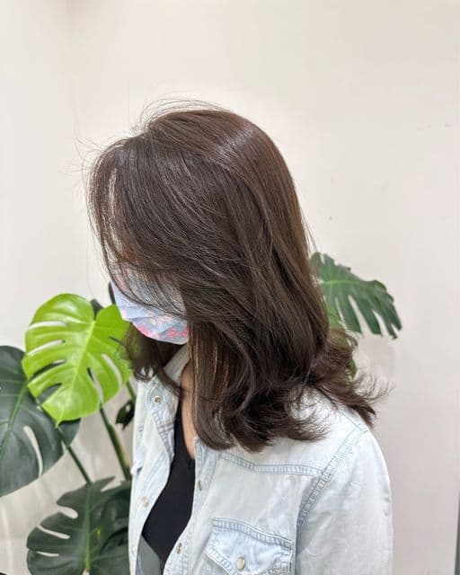 女生中長髮、短瀏海、女生染髮