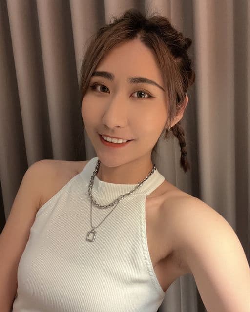 女生中長髮、長瀏海、鵝蛋臉