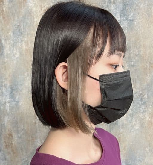 女生短鮑伯、區塊染髮、耳圈染