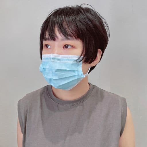 女生短髮、短瀏海、圓臉