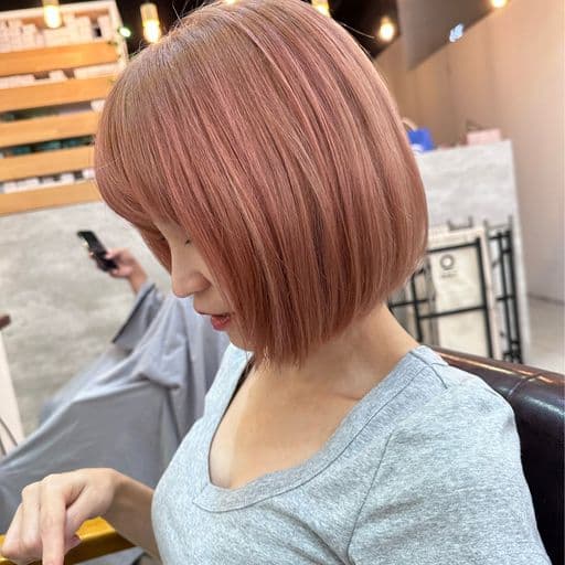 女生中長髮、短瀏海、女生染髮