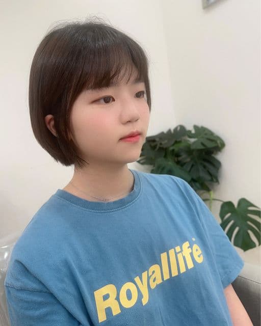 女生短髮、鵝蛋臉、粗硬髮