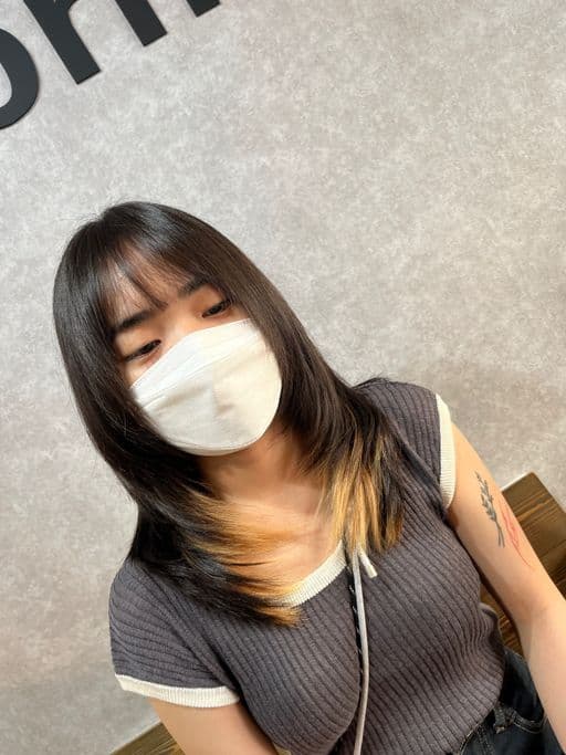 女生中長髮、短瀏海、電棒造型