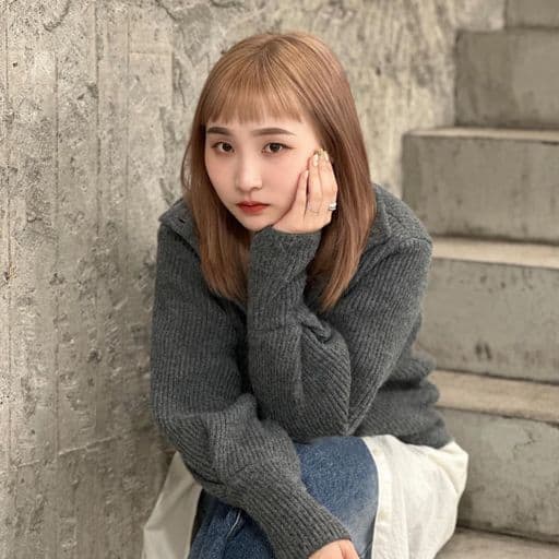 女生中長髮、短瀏海、女生染髮