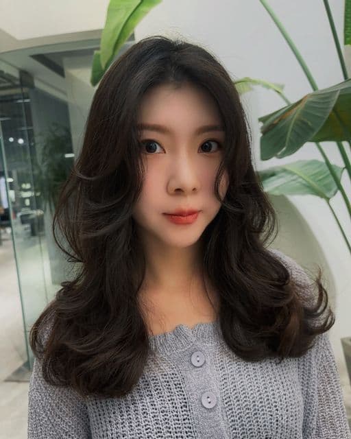 女生長髮、長瀏海、圓臉