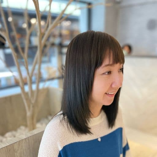 女生中長髮、短瀏海、女生染髮