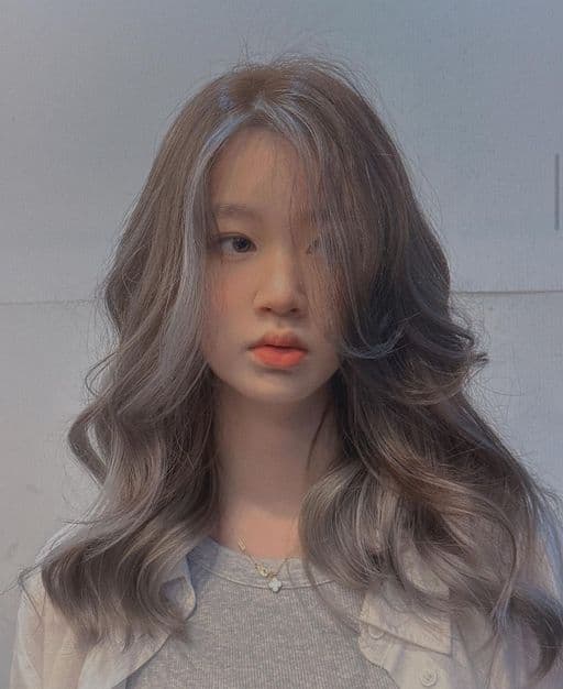 女生中長髮、長瀏海、女生染髮