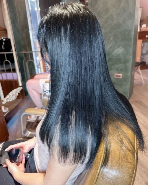 女生長髮、短瀏海、中性頭皮